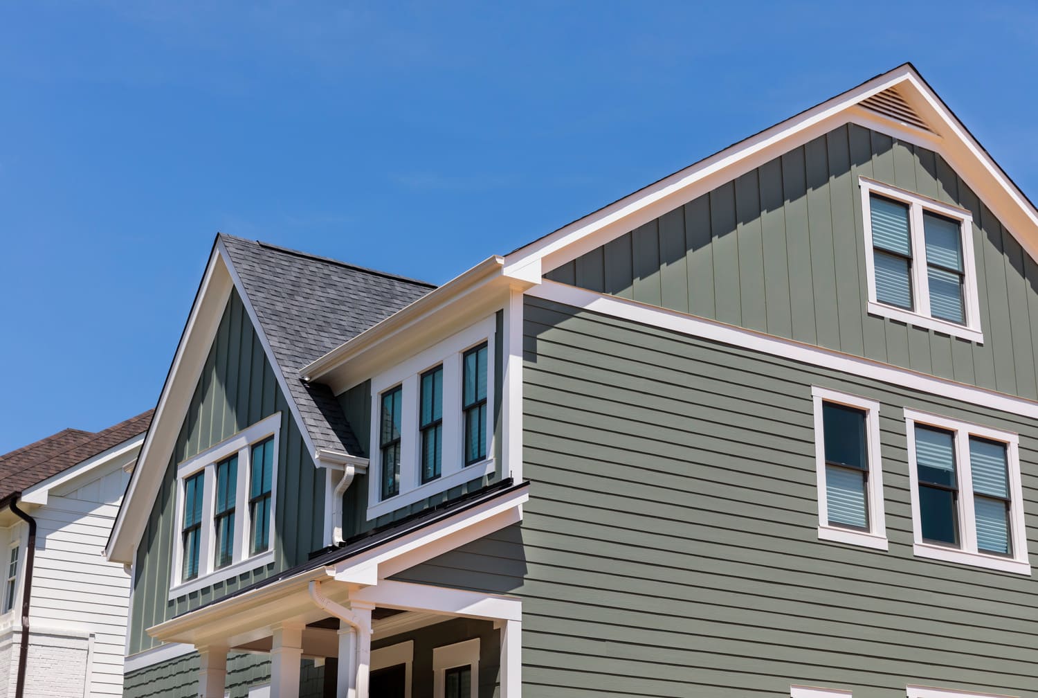 Siding Contractors Chicago: Vital Information for Customers